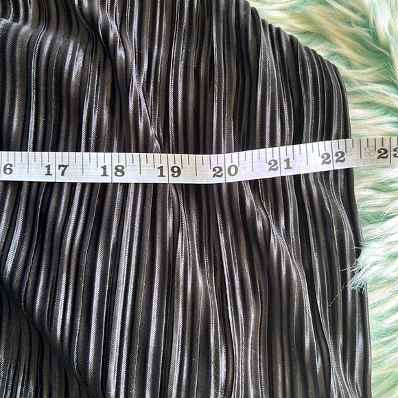 H&M Black, textured, Spaghetti Strap Tank Top, Size XL - Picture 9 of 11